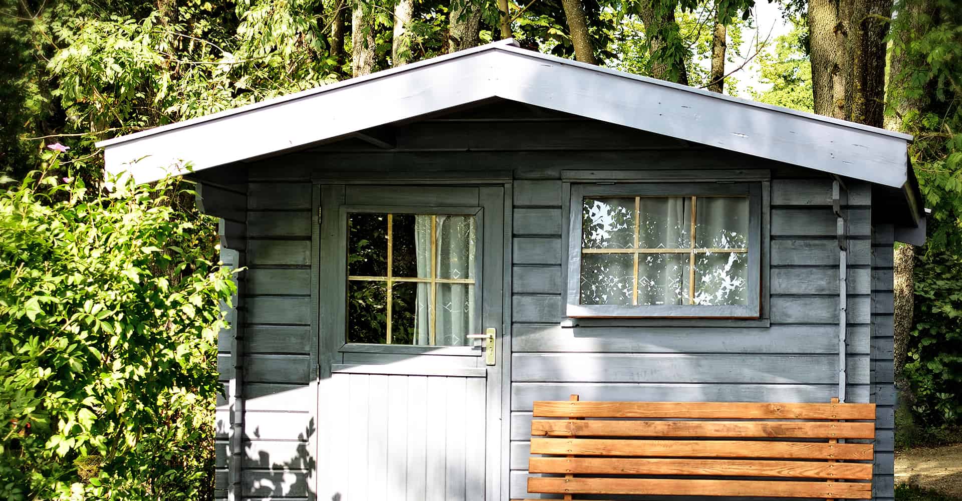 4 Best Shed Paints To Spruce It Up! (2021 Review)