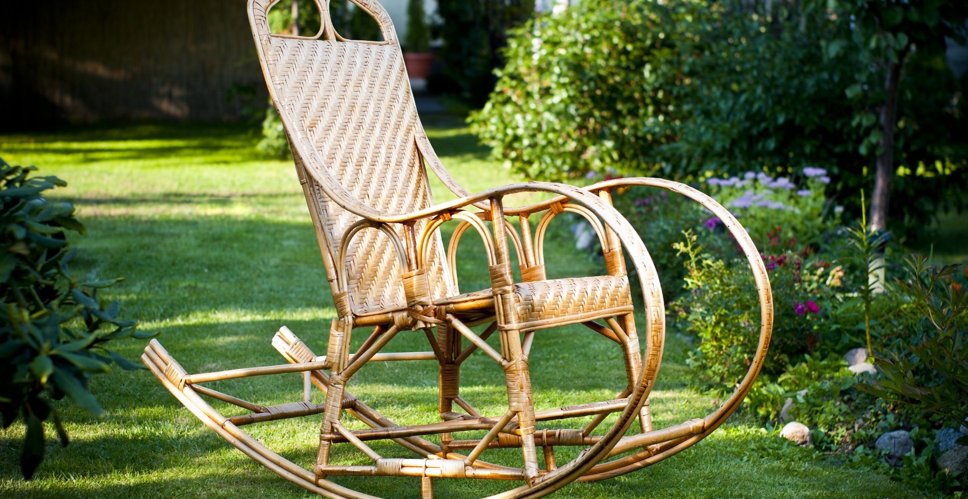 5 Best Rattan Rocking Chairs UK (Dec 2020 Review)