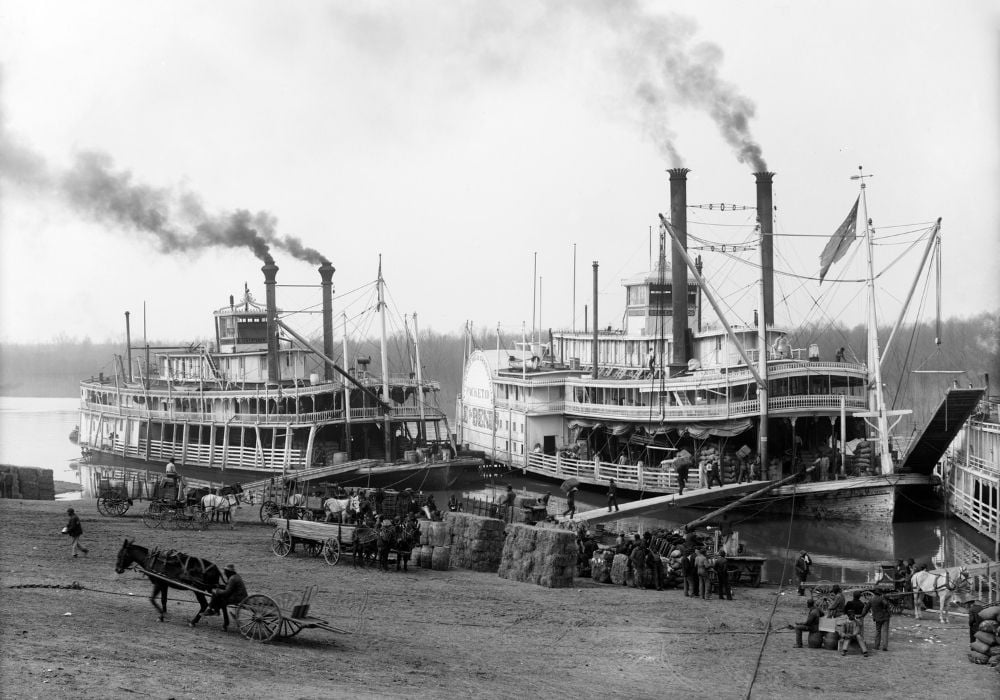 riverboats-on-the-mississippi-river-circa-1905